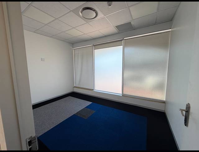 381M² BUILDING TO LET IN CLAREMONT